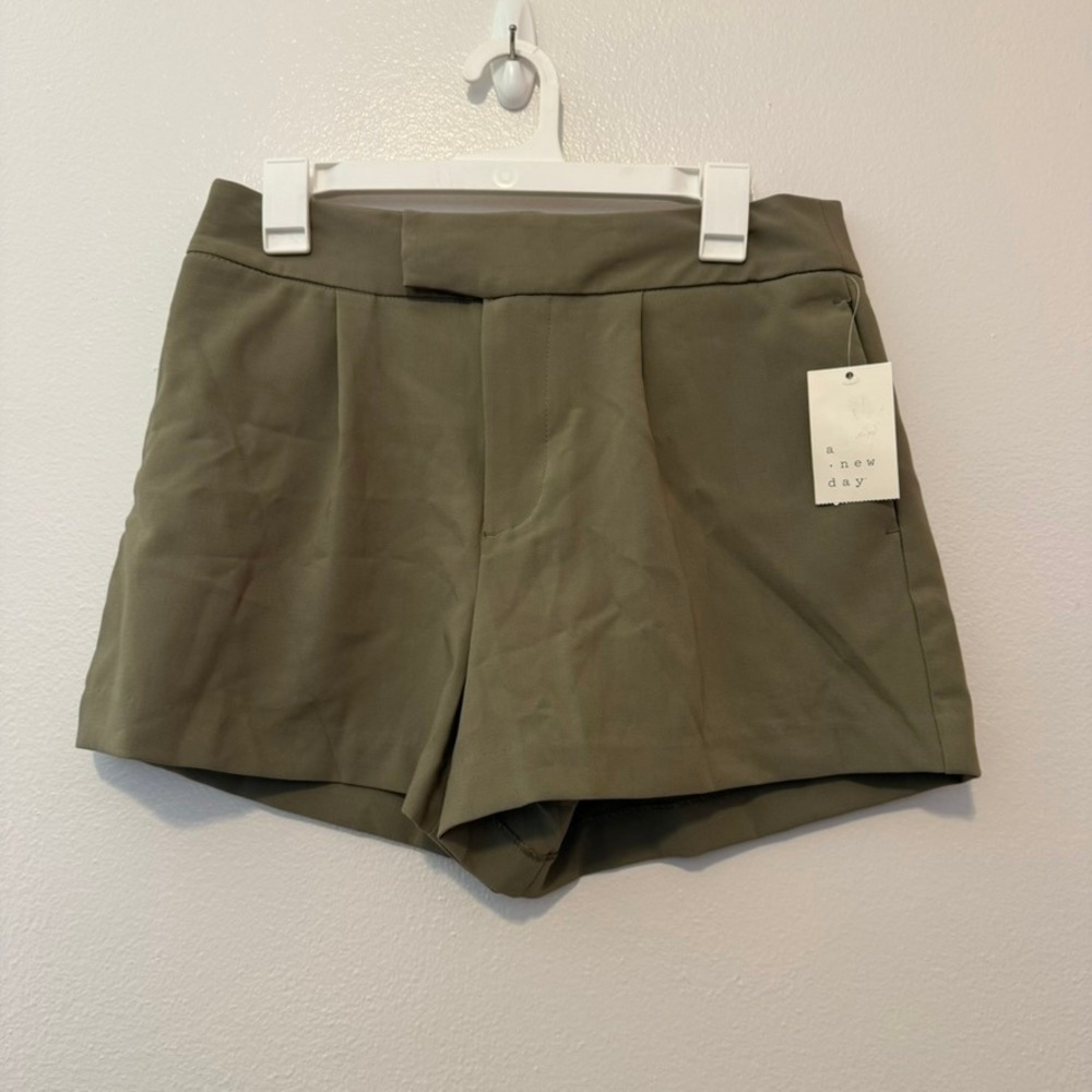 A New Day Olive Green Pleated Tailored Shorts Dressy High Rise Size 10